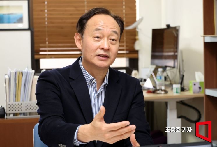 박지형 한국국제통상학회장(서울대교수)이 서울대 관악캠퍼스에서 아시아경제와 인터뷰 하고 있다. 조용준 기자